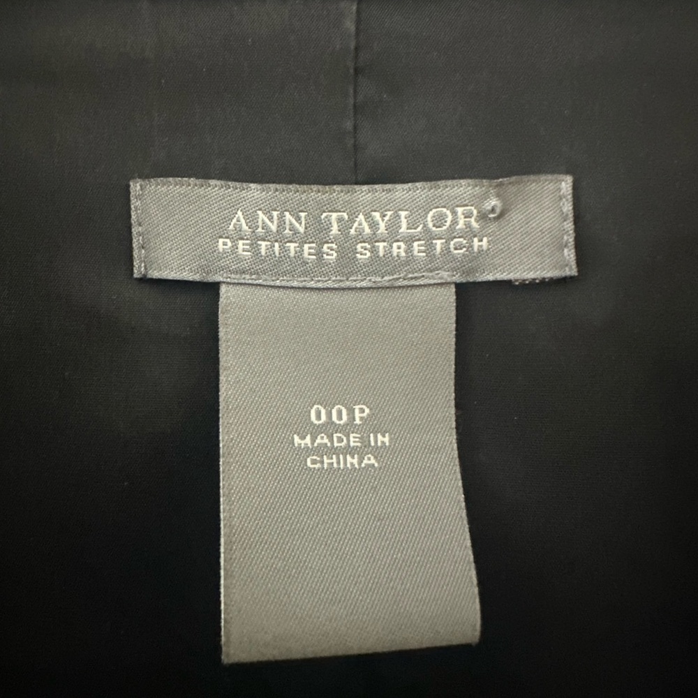 Ann Taylor Navy Wool Blazer Jacket Cropped Button Front Flap Pocket Size 00P - Picture 3 of 7